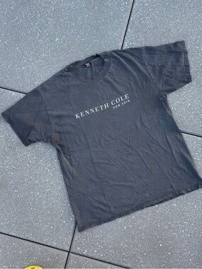 90s vintage Kenneth Cole Graphic tee shirt